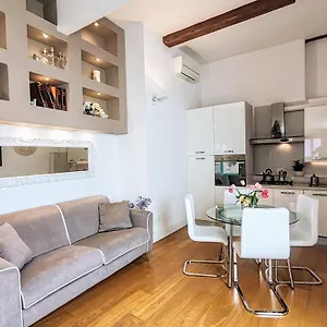 Apartment Borgo San Jacopo Superior By 360rentals, Florence