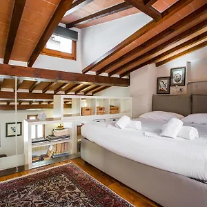 Apartment Bohemienne Penthouse, Florence