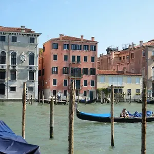 charming-apartment-on-grand-canal.hotelinveneto.com/